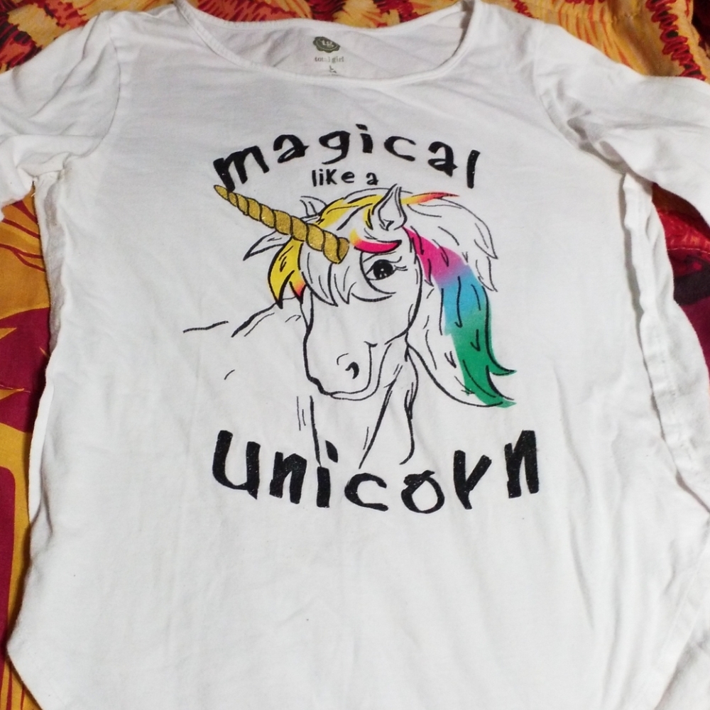 Girls long sleeved unicorn tee.🦄